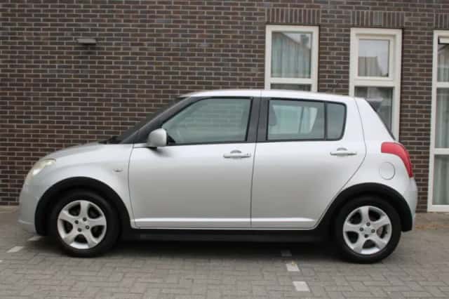 Suzuki Swift (2007) thumbnail 4
