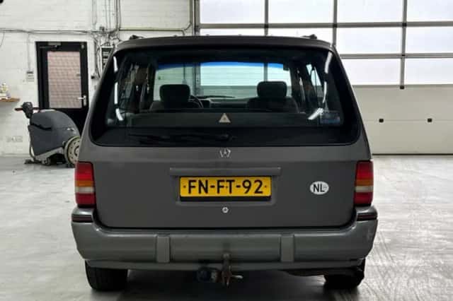Chrysler Voyager (1992) thumbnail 4