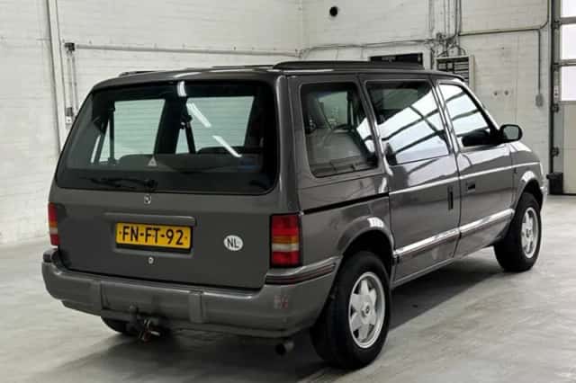 Chrysler Voyager (1992) thumbnail 5