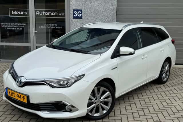 Toyota Auris (2016) thumbnail 1