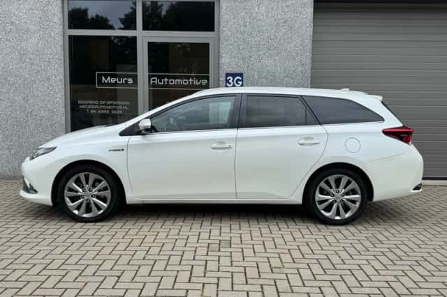Toyota Auris (2016) thumbnail 3