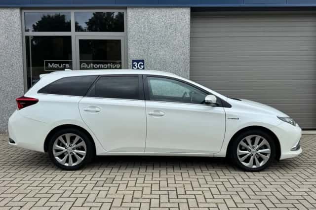 Toyota Auris (2016) thumbnail 4