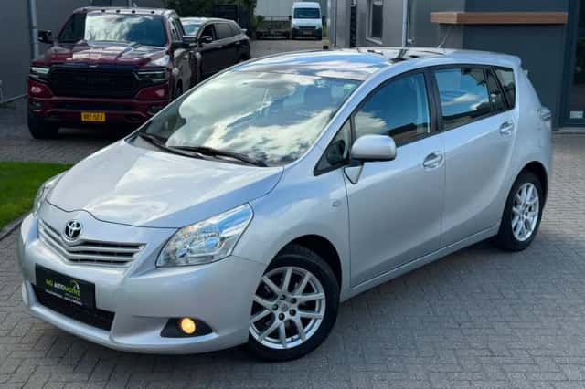 Toyota Verso (2011) thumbnail 1