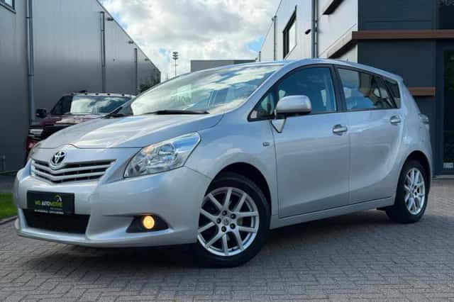 Toyota Verso (2011) thumbnail 2