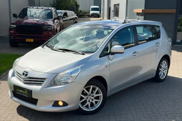 Toyota Verso (2011) thumbnail 3