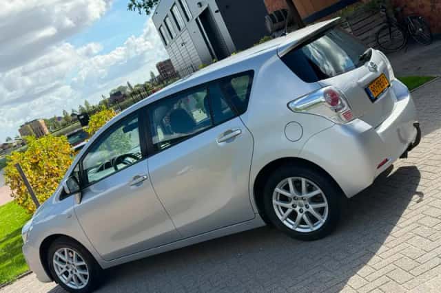 Toyota Verso (2011) thumbnail 5