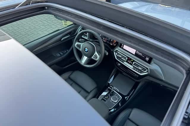 BMW X4 (2024) thumbnail 3