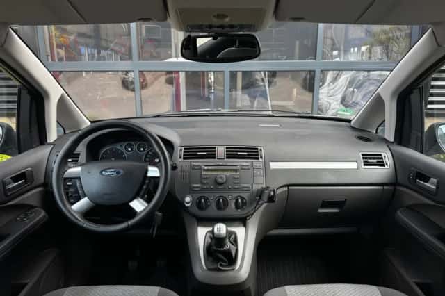 Ford Focus (2004) thumbnail 2