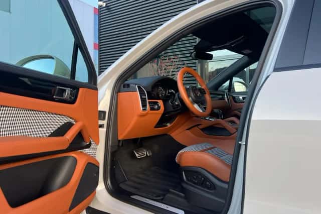 Porsche Cayenne (2022) thumbnail 3