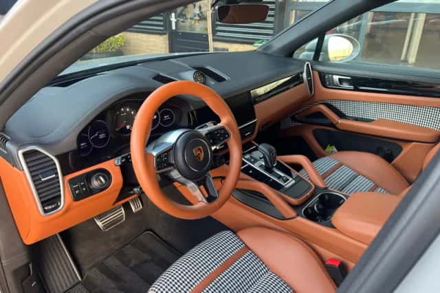 Porsche Cayenne (2022) thumbnail 4