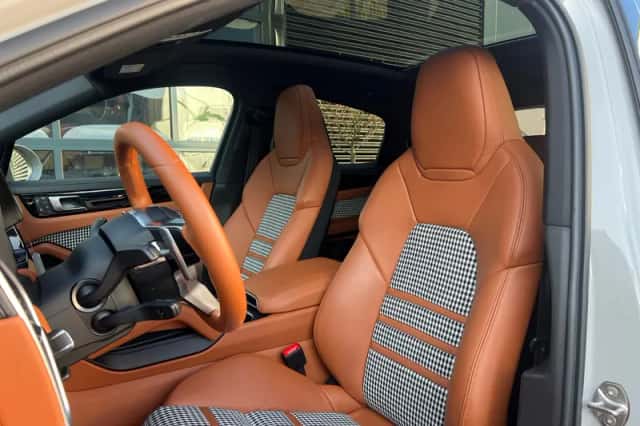 Porsche Cayenne (2022) thumbnail 5