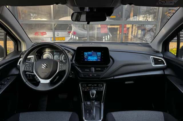 Suzuki S-Cross (2024) thumbnail 2