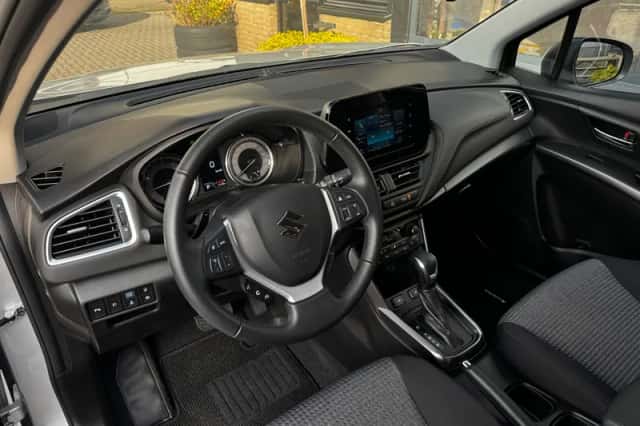 Suzuki S-Cross (2024) thumbnail 5