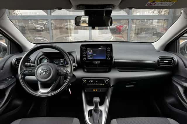 Toyota Yaris (2021) thumbnail 2