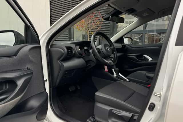 Toyota Yaris (2021) thumbnail 4