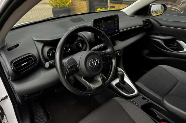 Toyota Yaris (2021) thumbnail 5