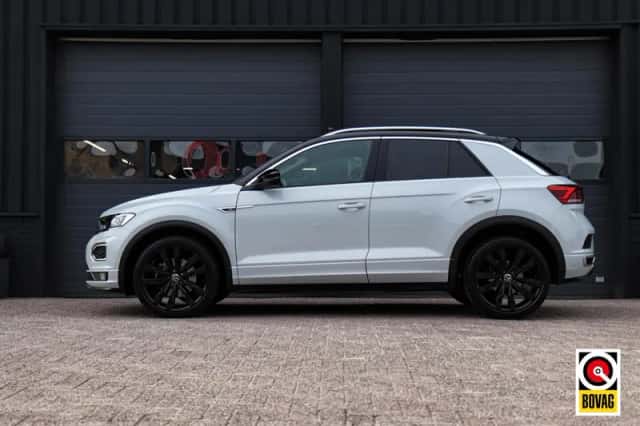 Volkswagen T-Roc (2021) thumbnail 2