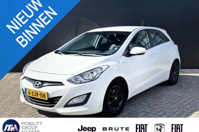 Hyundai i30 (2015) thumbnail 1
