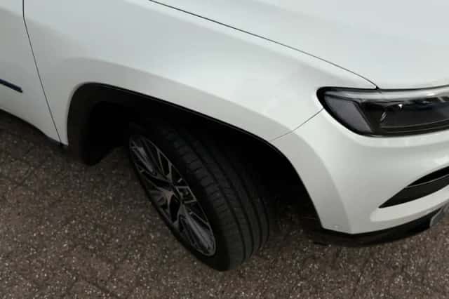 Jeep Compass (2017) thumbnail 2