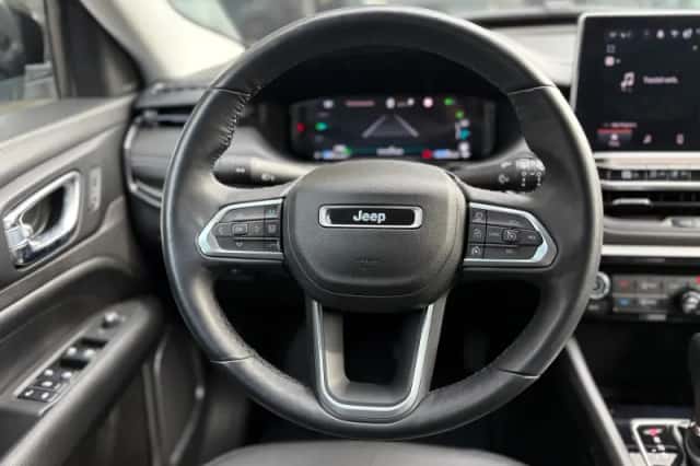Jeep Compass (2017) thumbnail 3