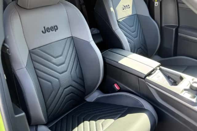 Jeep Compass (2025) thumbnail 6