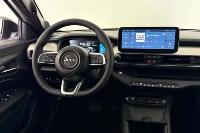Jeep Avenger (2022) thumbnail 3