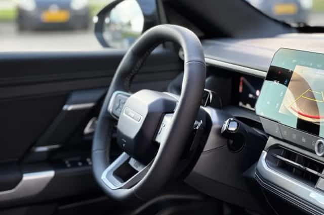 Jeep Compass (2025) thumbnail 3