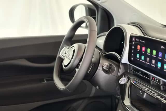 Fiat 500e (2015) thumbnail 3