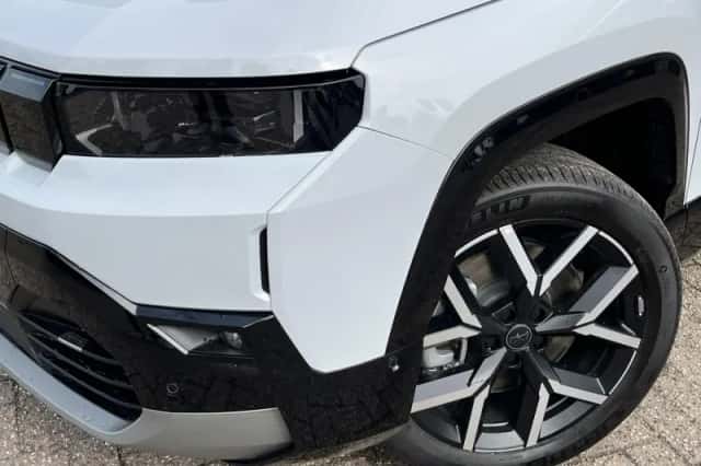 Jeep Compass (2025) thumbnail 2