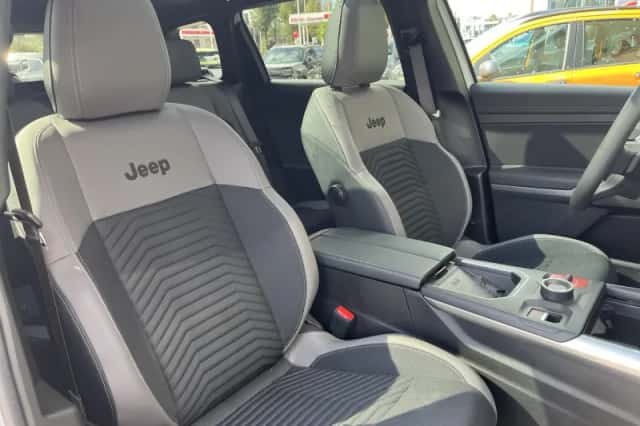Jeep Compass (2025) thumbnail 3