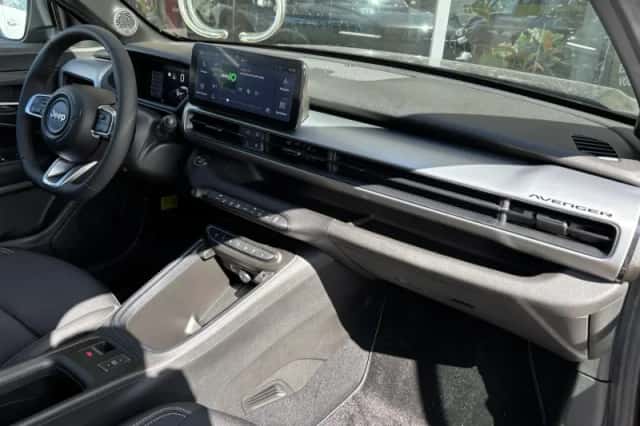 Jeep Avenger (2022) thumbnail 3
