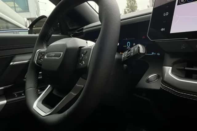 Jeep Compass (2025) thumbnail 2