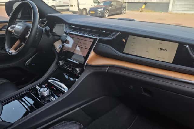 Jeep Grand Cherokee (2022) thumbnail 2