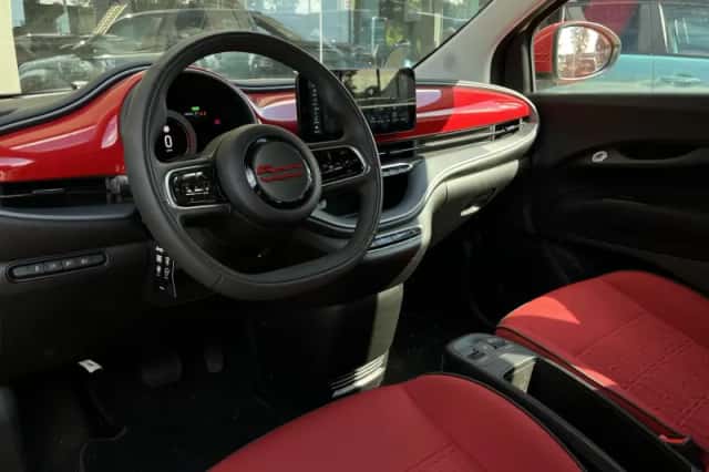 Fiat 500C (2022) thumbnail 3