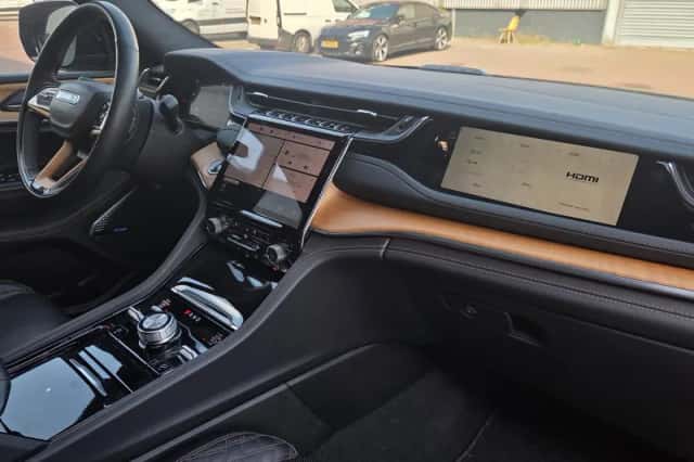 Jeep Grand Cherokee (2024) thumbnail 2