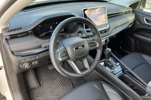 Jeep Compass (2017) thumbnail 2