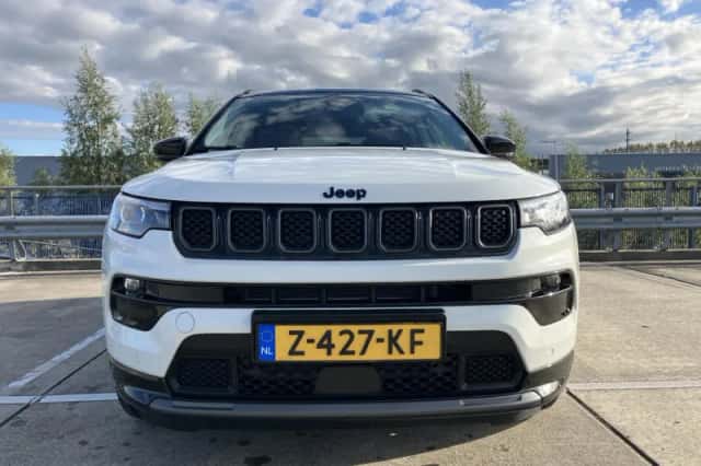 Jeep Compass (2017) thumbnail 3