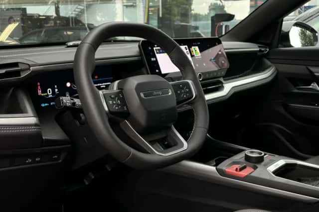 Jeep Compass (2025) thumbnail 2