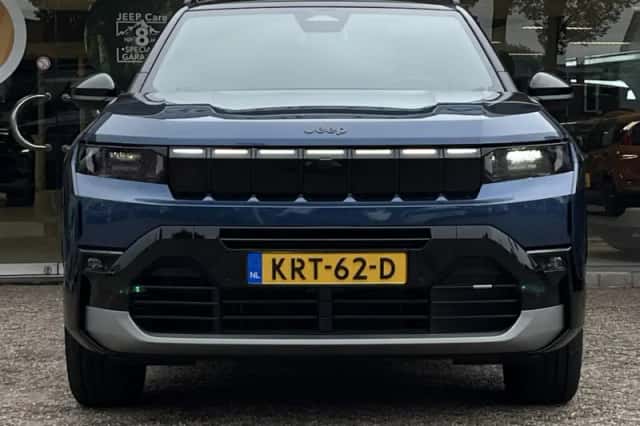 Jeep Compass (2025) thumbnail 2