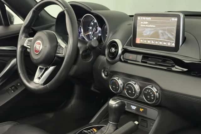 Fiat 124 Spider (2016) thumbnail 3