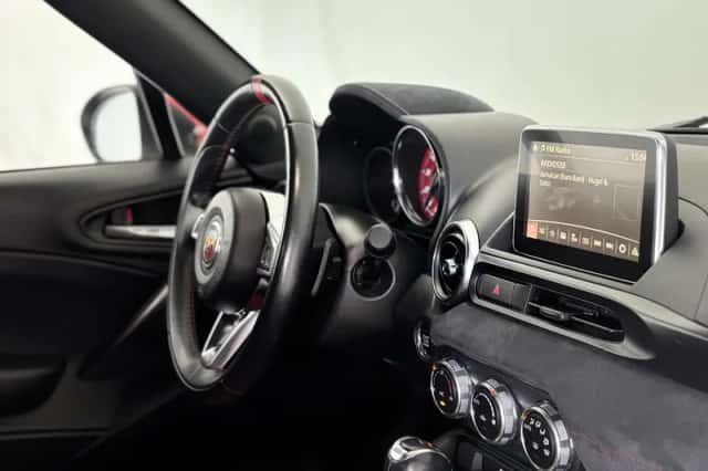 Abarth 124 Spider (2017) thumbnail 3