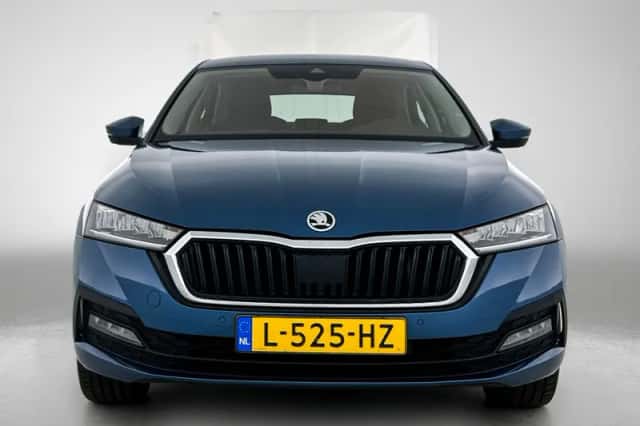 Škoda Octavia (2021) thumbnail 4