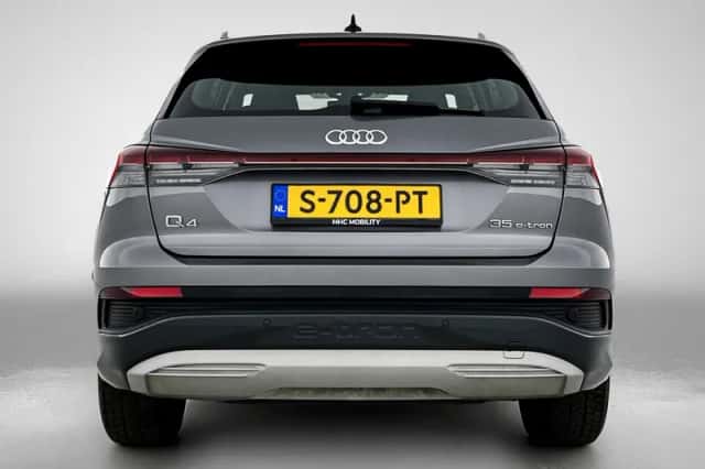 Audi Q4 e-tron (2023) thumbnail 3
