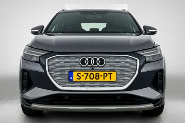 Audi Q4 e-tron (2023) thumbnail 5