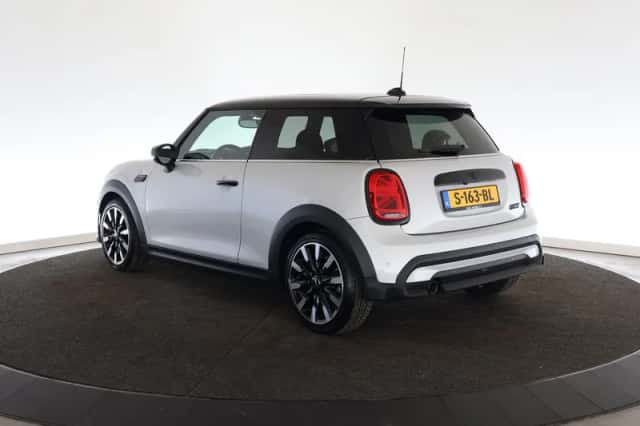 MINI Cooper (2023) thumbnail 3