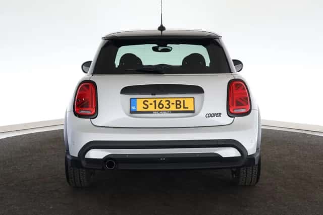 MINI Cooper (2023) thumbnail 4