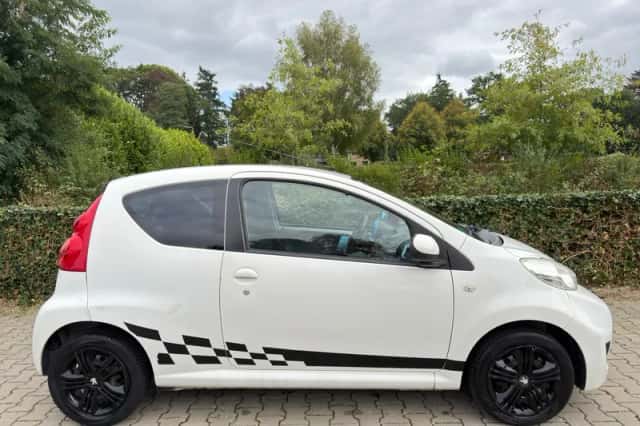 Peugeot 107 (2010) thumbnail 6