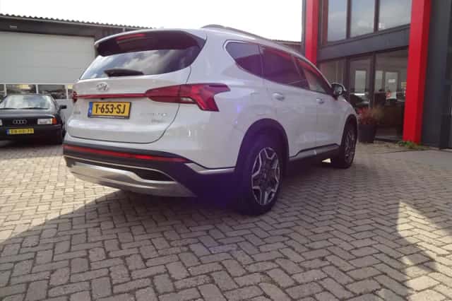 Hyundai Santa Fe (2021) thumbnail 4