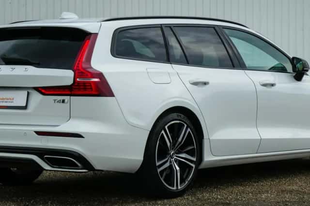 Volvo V60 (2020) thumbnail 3