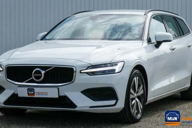 Volvo V60 (2021) thumbnail 1